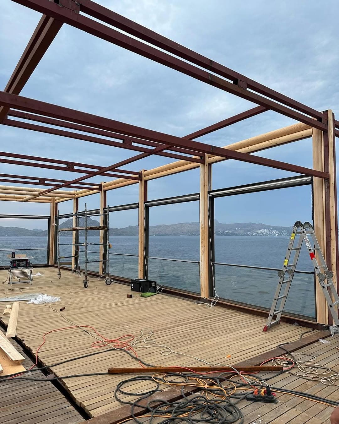 Bodrum Yalıkavak'taki Fiko Ocakbaşı projesinde pergola uygulaması